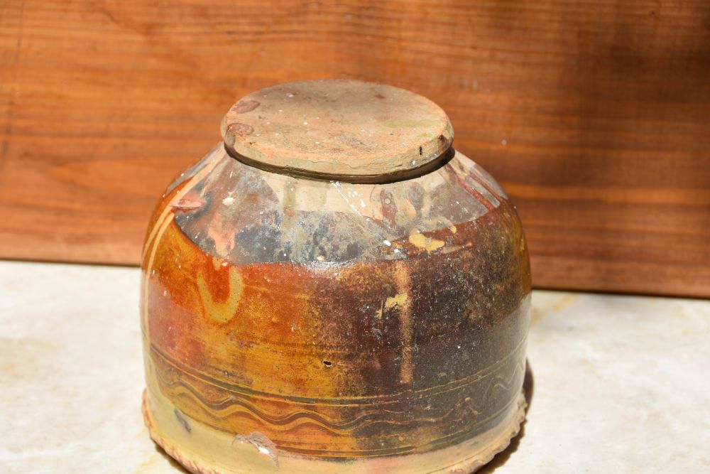 A SMALL GLAZED CERAMIC PLANTER - Image 5